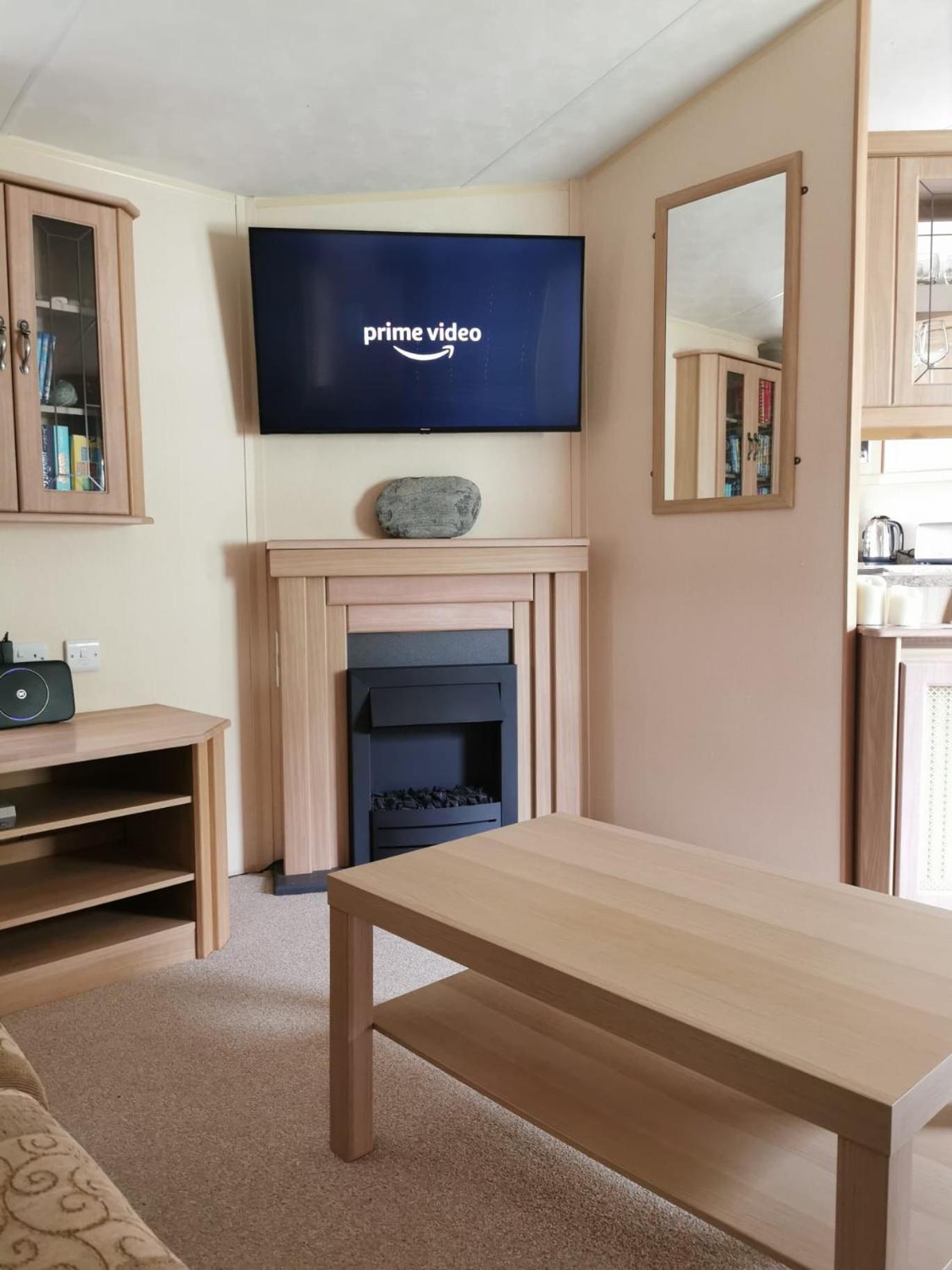 Wonderful 2 Bedroom Mobile Home Aberystwyth Exterior foto
